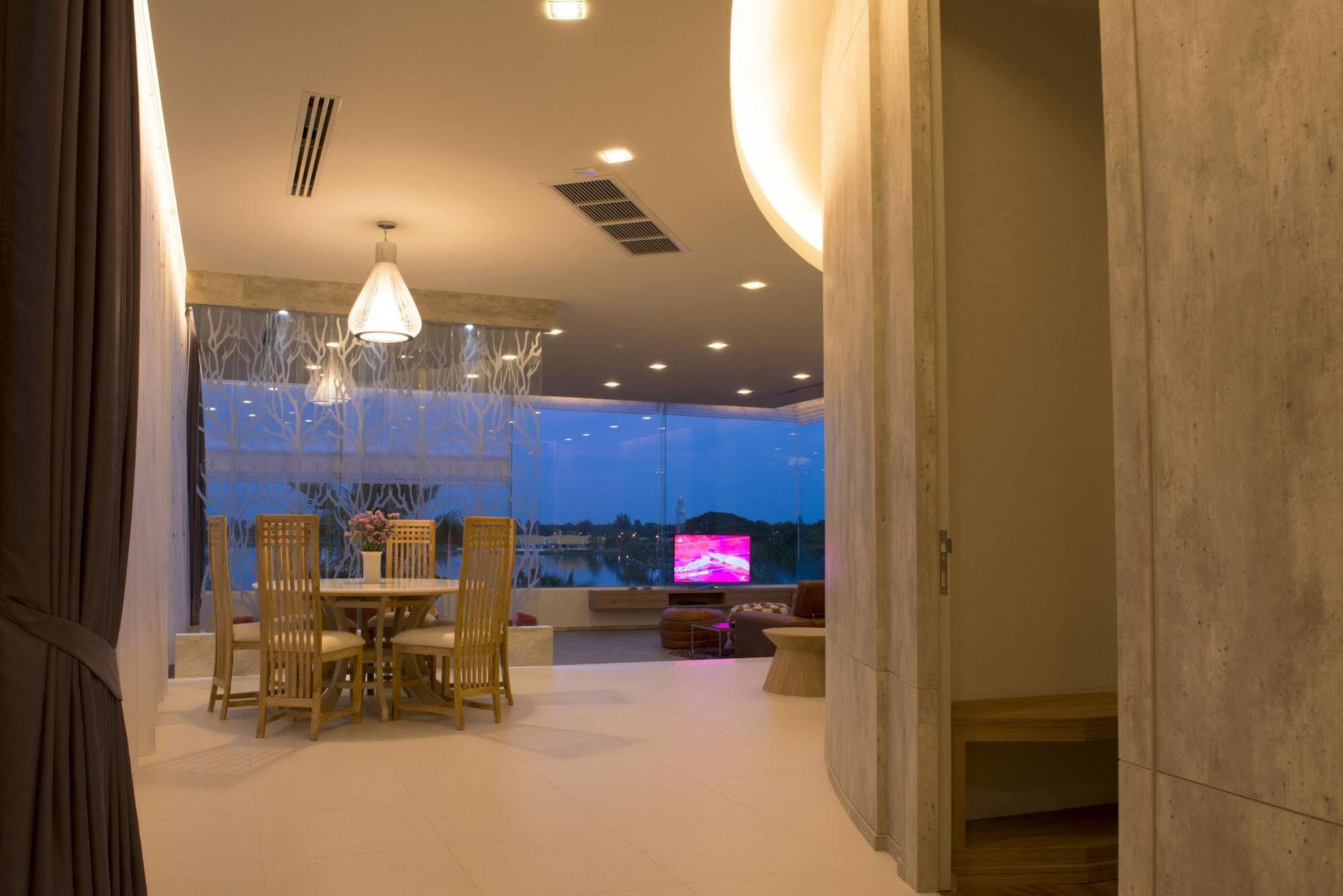 The Beverly Hills Hotel Nakhon Ratchasima Ngoại thất bức ảnh