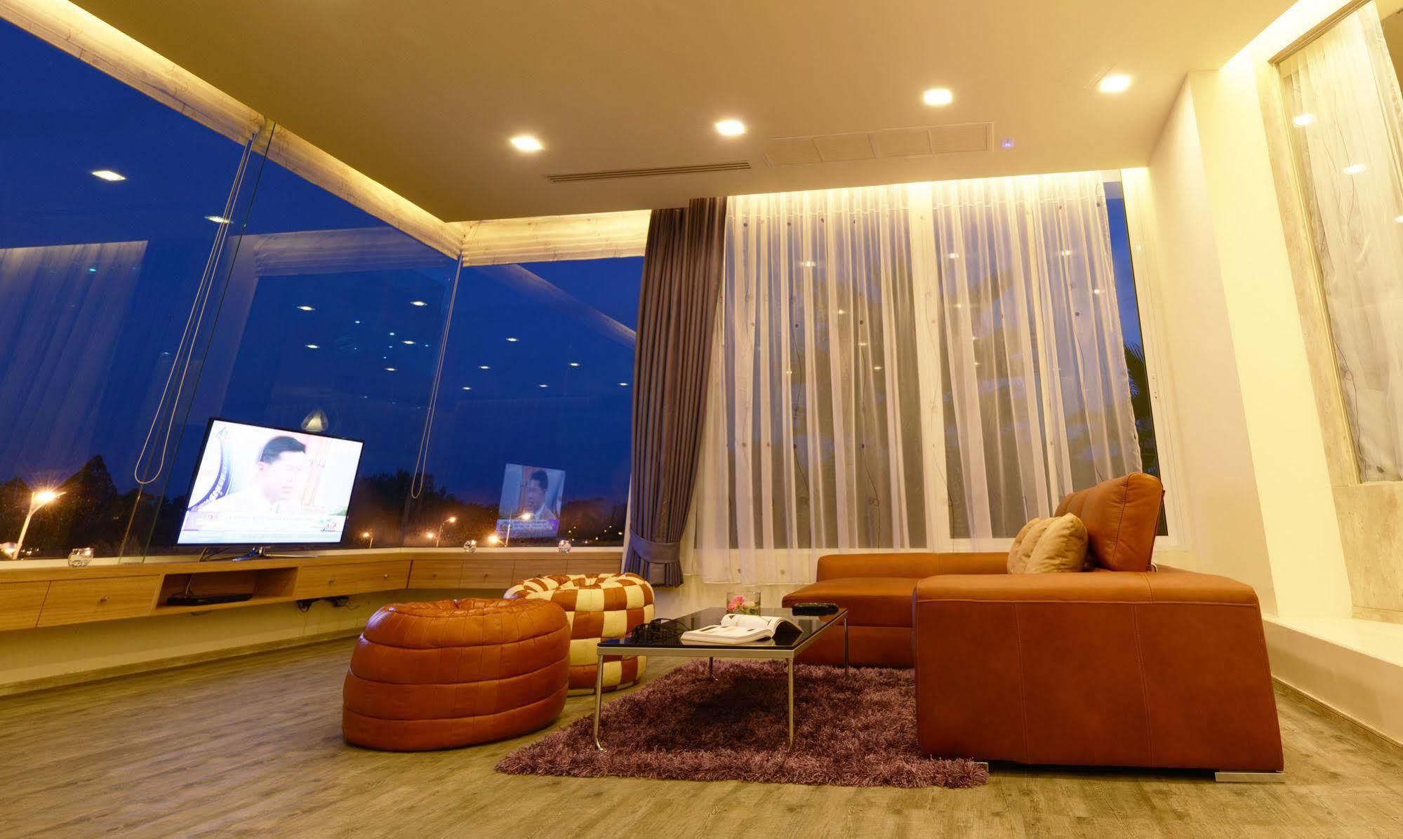 The Beverly Hills Hotel Nakhon Ratchasima Ngoại thất bức ảnh